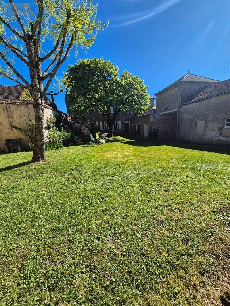 propriete a vendre Aigurande 36140 Indre 338 m2 12 pièces 338000 euros