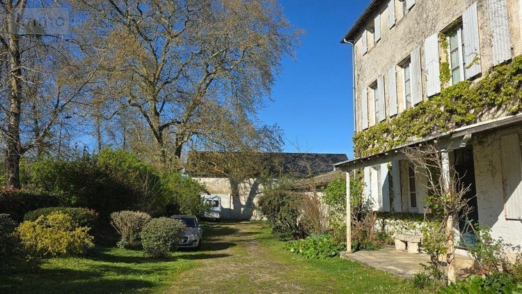 Maison a vendre Melle 79500 Deux-Sèvres 258 m2 13 pièces 332700 euros