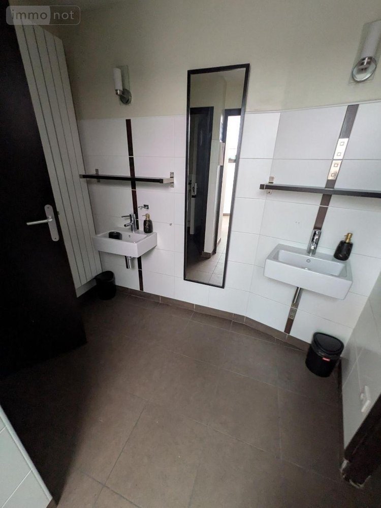 Fonds et murs commerciaux a vendre Bergues 59380 Nord  362000 euros