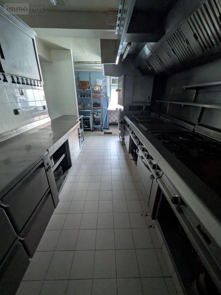 Fonds et murs commerciaux a vendre Bergues 59380 Nord  362000 euros