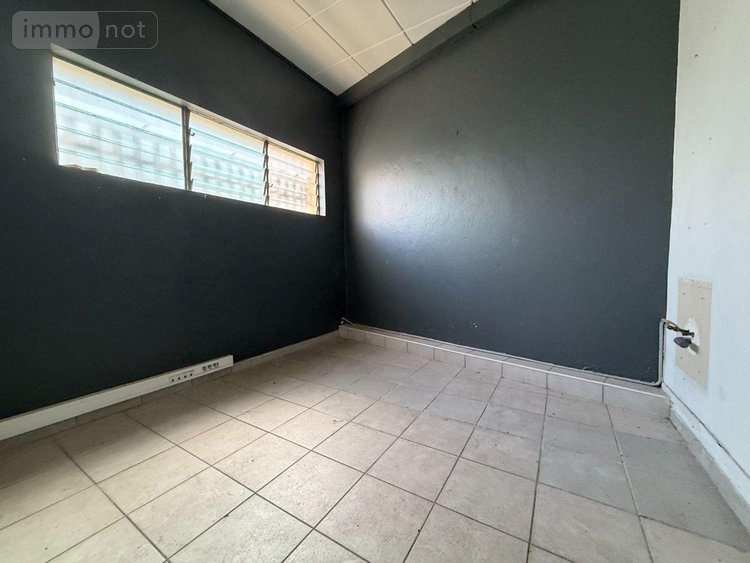 Fonds et murs commerciaux a vendre Saint-Denis 97400 Réunion 100 m2  264500 euros