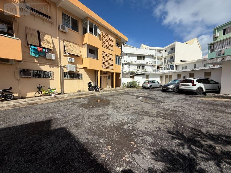 Fonds et murs commerciaux a vendre Saint-Denis 97400 Réunion 100 m2  264500 euros