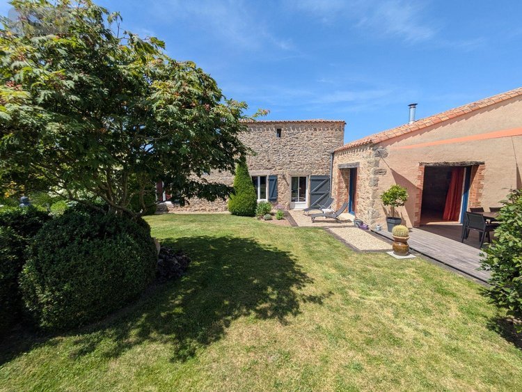 propriete a vendre Les Herbiers 85500 Vendée 258 m2 9 pièces 620000 euros