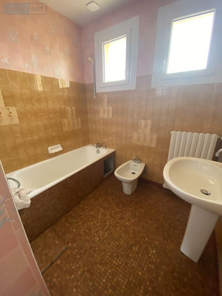 Location maison Martigné-sur-Mayenne 53470 Mayenne 80 m2 4 pièces 550 euros