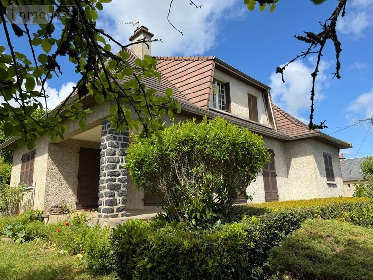 Maison a vendre Mauriac 15200 Cantal 5 pièces 148400 euros