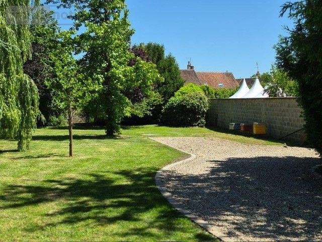 Maison a vendre Saint-Amand-Montrond 18200 Cher 416 m2 13 pièces 646800 euros