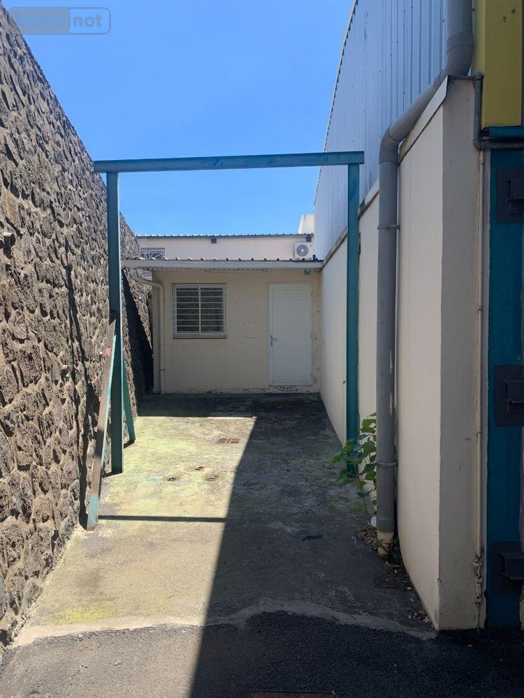 Fonds et murs commerciaux a vendre Sainte-Marie 97438 Réunion  1942500 euros