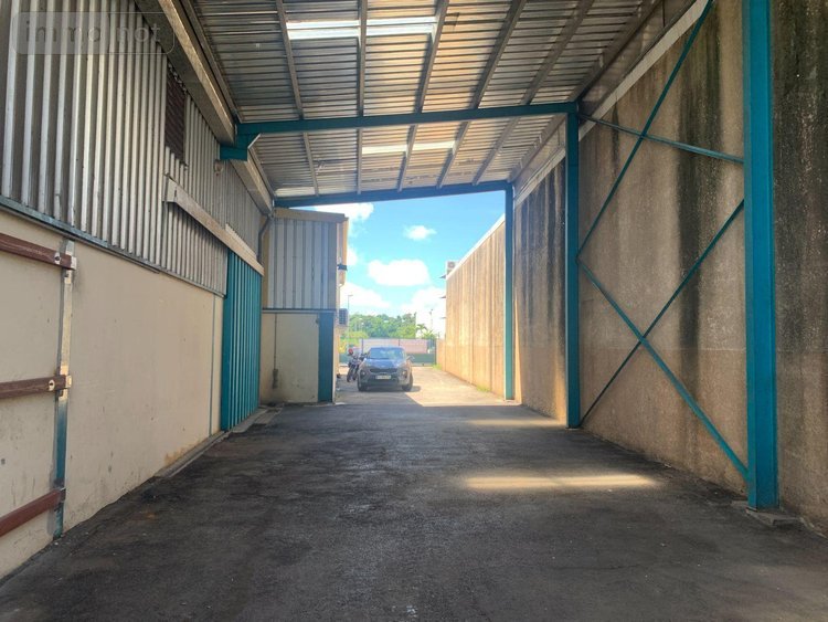 Fonds et murs commerciaux a vendre Sainte-Marie 97438 Réunion  1942500 euros