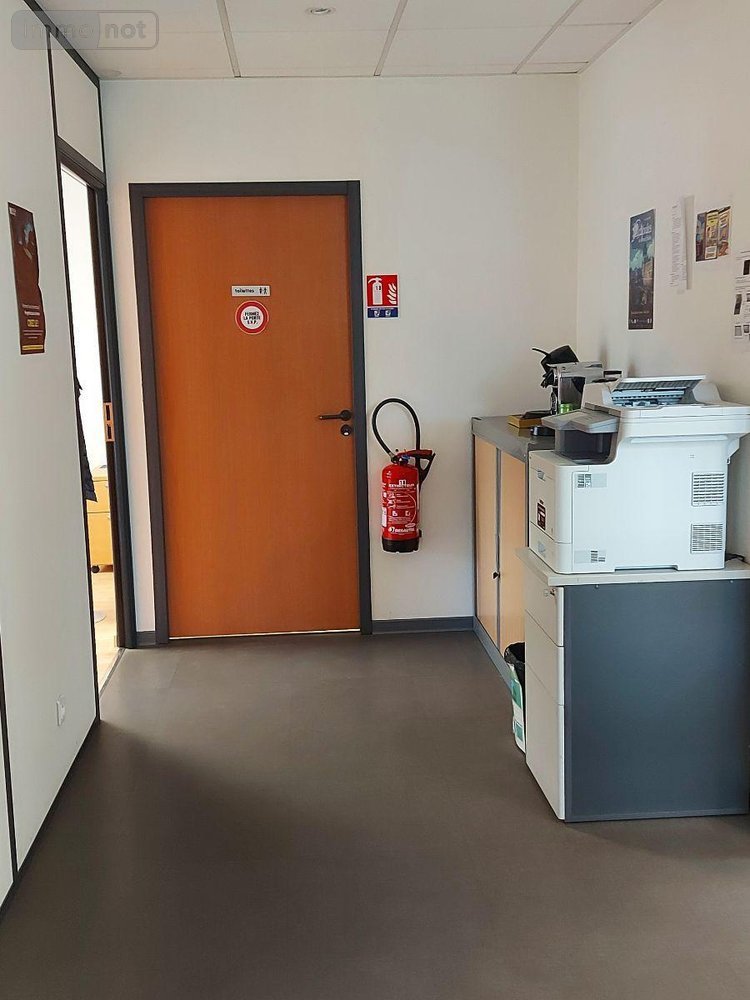 Fonds et murs commerciaux a vendre Tinténiac 35190 Ille-et-Vilaine  1268000 euros