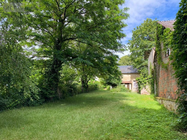 Garage et parking a vendre Buzançais 36500 Indre 34 m2  25580 euros
