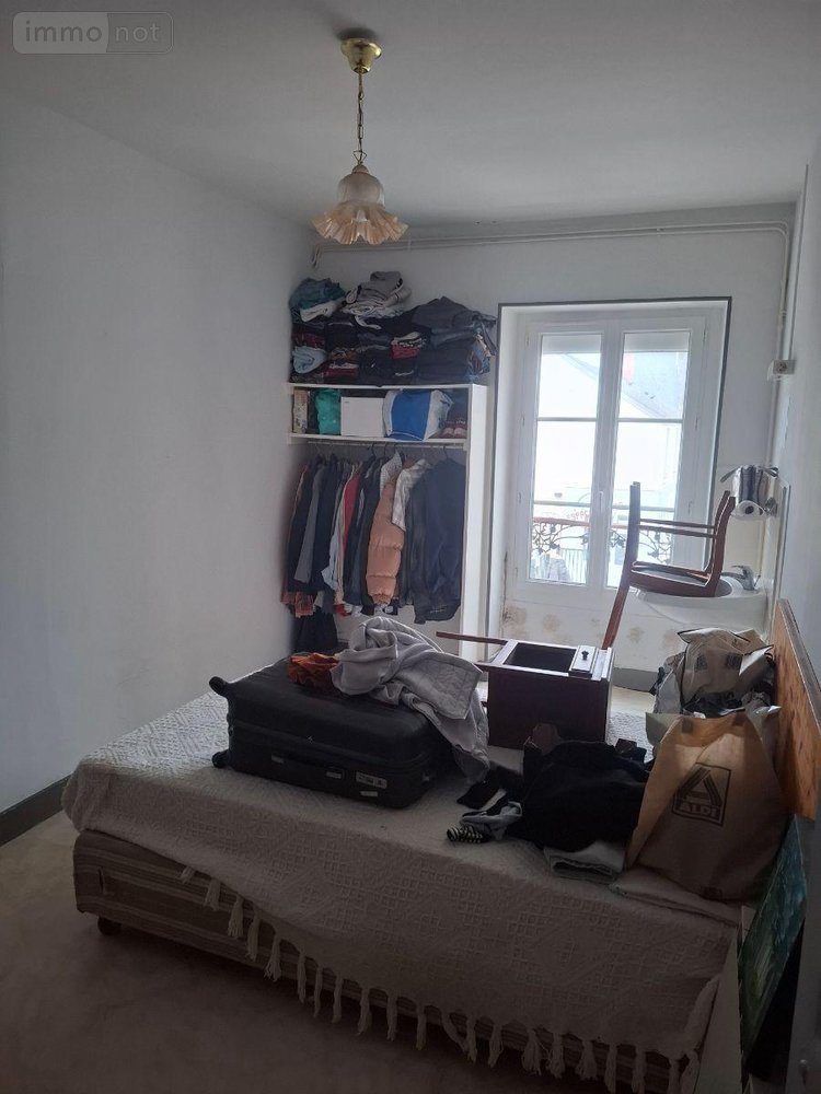 Fonds et murs commerciaux a vendre Henrichemont 18250 Cher 145 m2  158250 euros