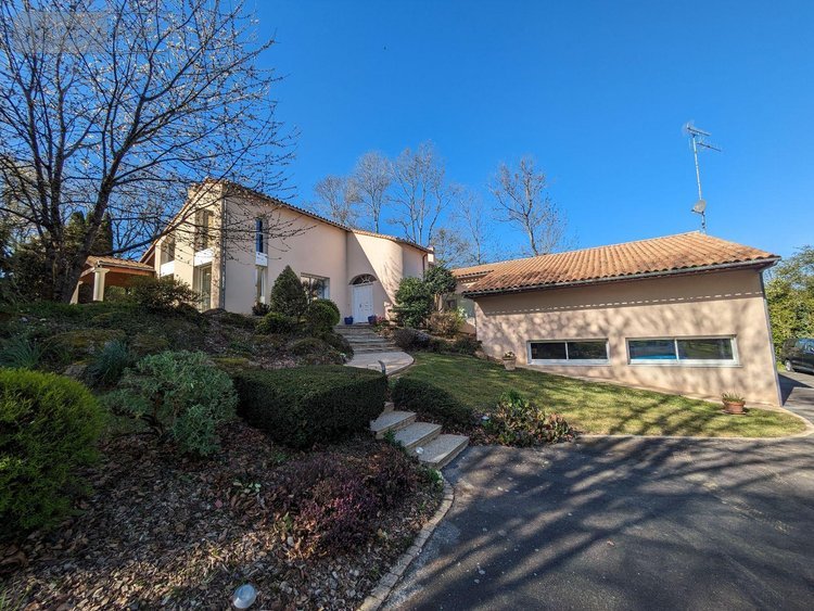 Maison a vendre Les Herbiers 85500 Vendée 254 m2 9 pièces 545000 euros