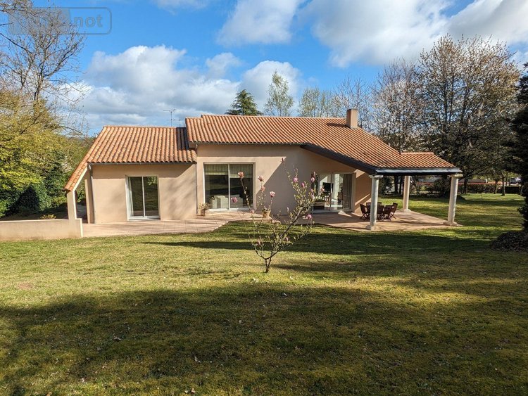 Maison a vendre Les Herbiers 85500 Vendée 254 m2 9 pièces 545000 euros