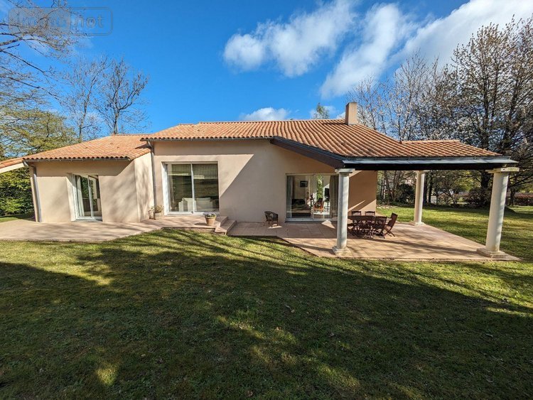Maison a vendre Les Herbiers 85500 Vendée 254 m2 9 pièces 545000 euros
