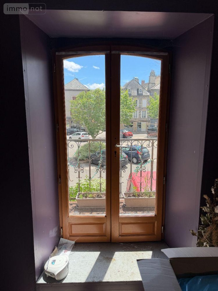 Fonds et murs commerciaux a vendre Pleaux 15700 Cantal  121900 euros
