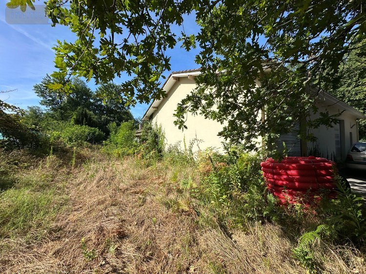 Fonds et murs commerciaux a vendre Le Pian-Médoc 33290 Gironde  233900 euros