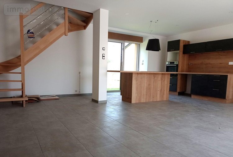 Location maison Amanlis 35150 Ille-et-Vilaine 120 m2  1050 euros