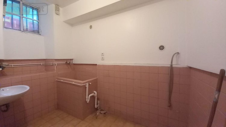 Immeuble a vendre Murat 15300 Cantal 200 m2  279000 euros