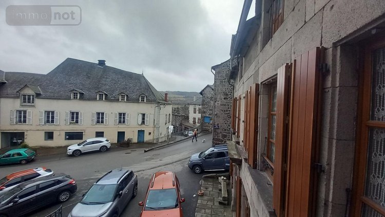 Immeuble a vendre Murat 15300 Cantal 200 m2  279000 euros