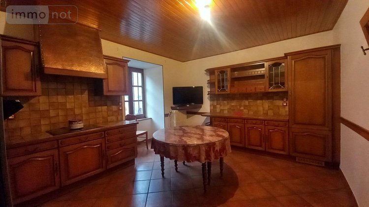 Immeuble a vendre Murat 15300 Cantal 200 m2  279000 euros